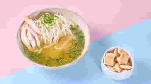 Блюдо Куриный бульон классика меню Галерея Суши Куриный бульон классика - Супы и закуски - Галерея Суши, Находка