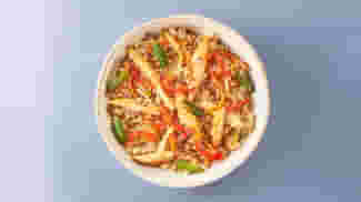 Блюдо Рис с курицей и овощами меню Галерея Суши Рис с курицей и овощами WOK в Тюмени